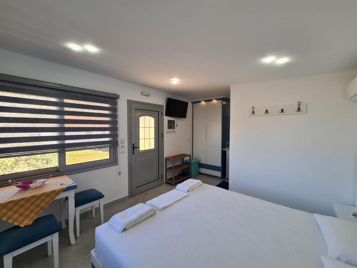 Martini Vacation Home Sarande Bagian luar foto