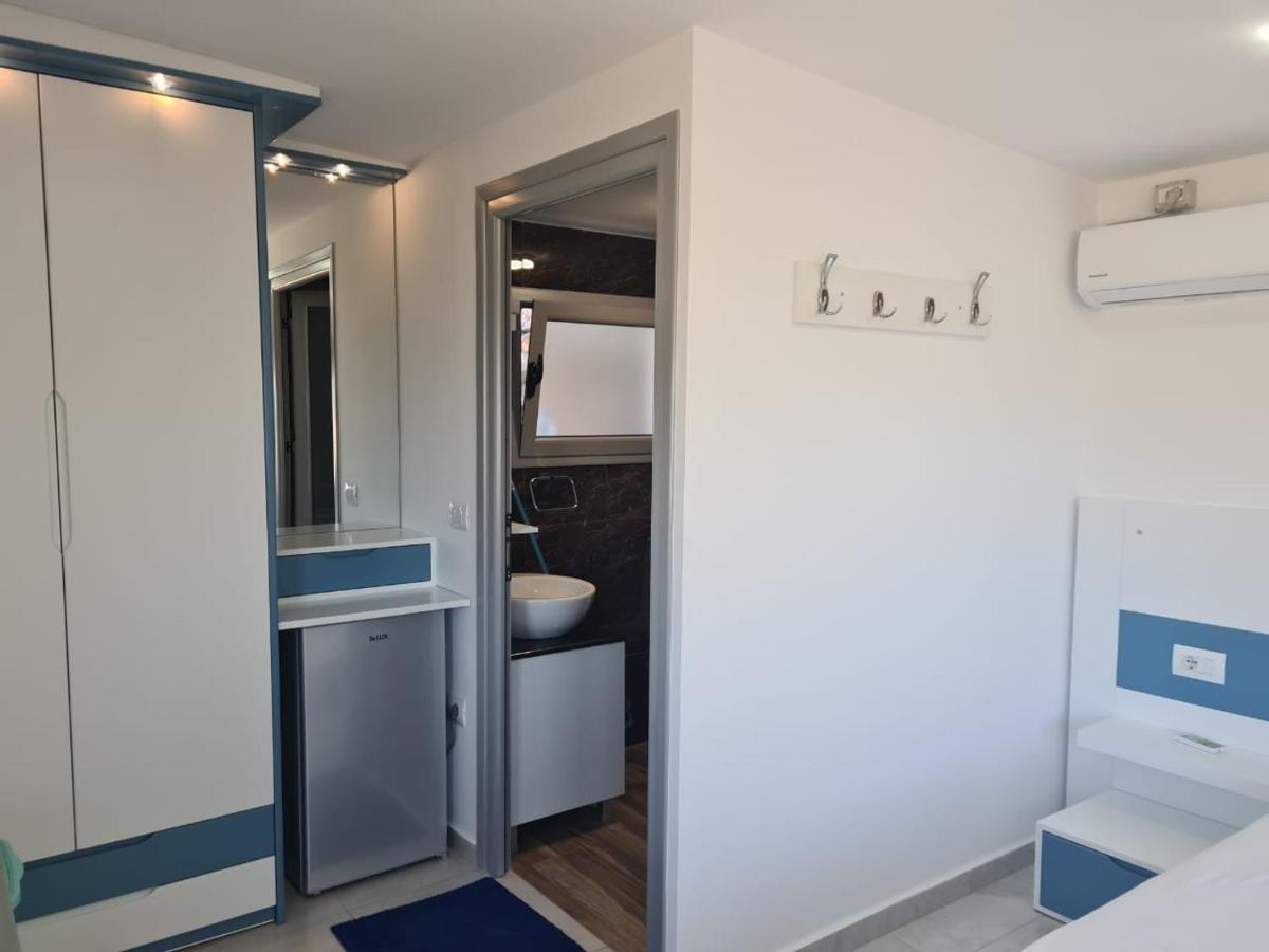 Martini Vacation Home Sarande Bagian luar foto