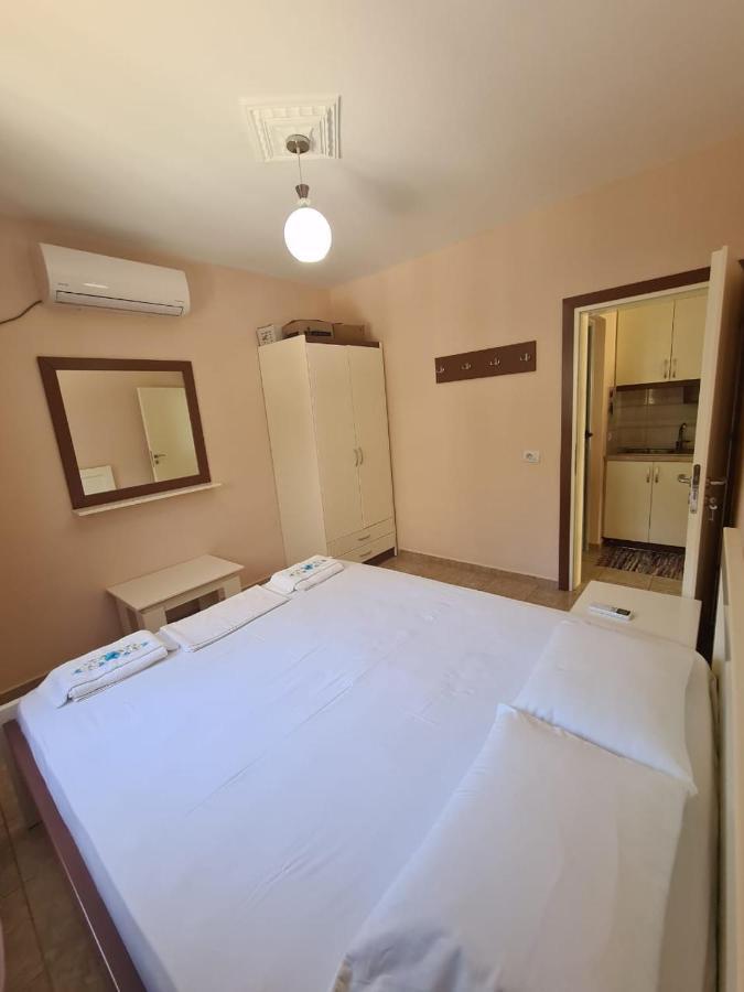 Martini Vacation Home Sarande Bagian luar foto
