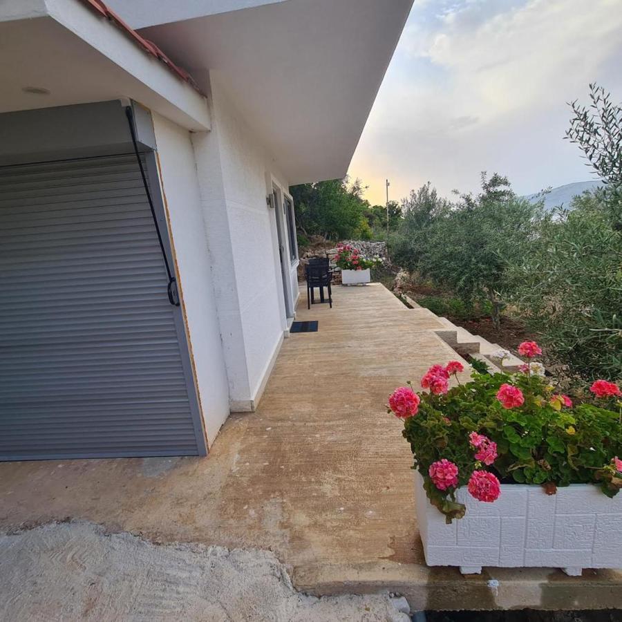 Martini Vacation Home Sarande Bagian luar foto